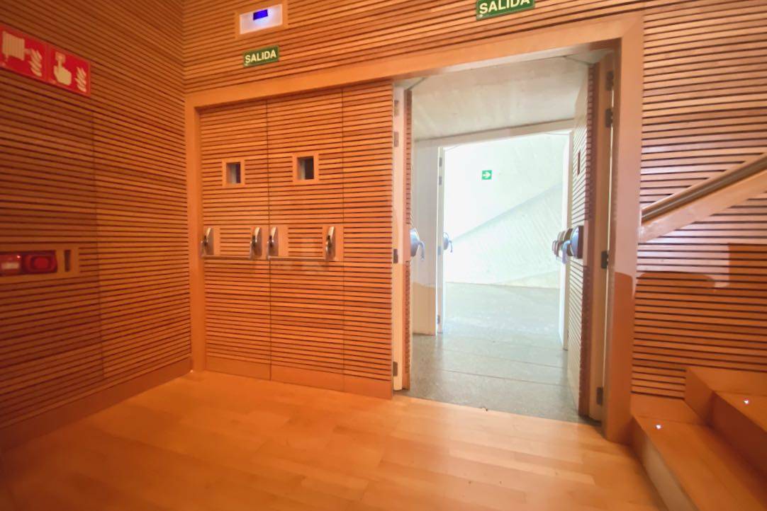 Puertas de salida de la Sala