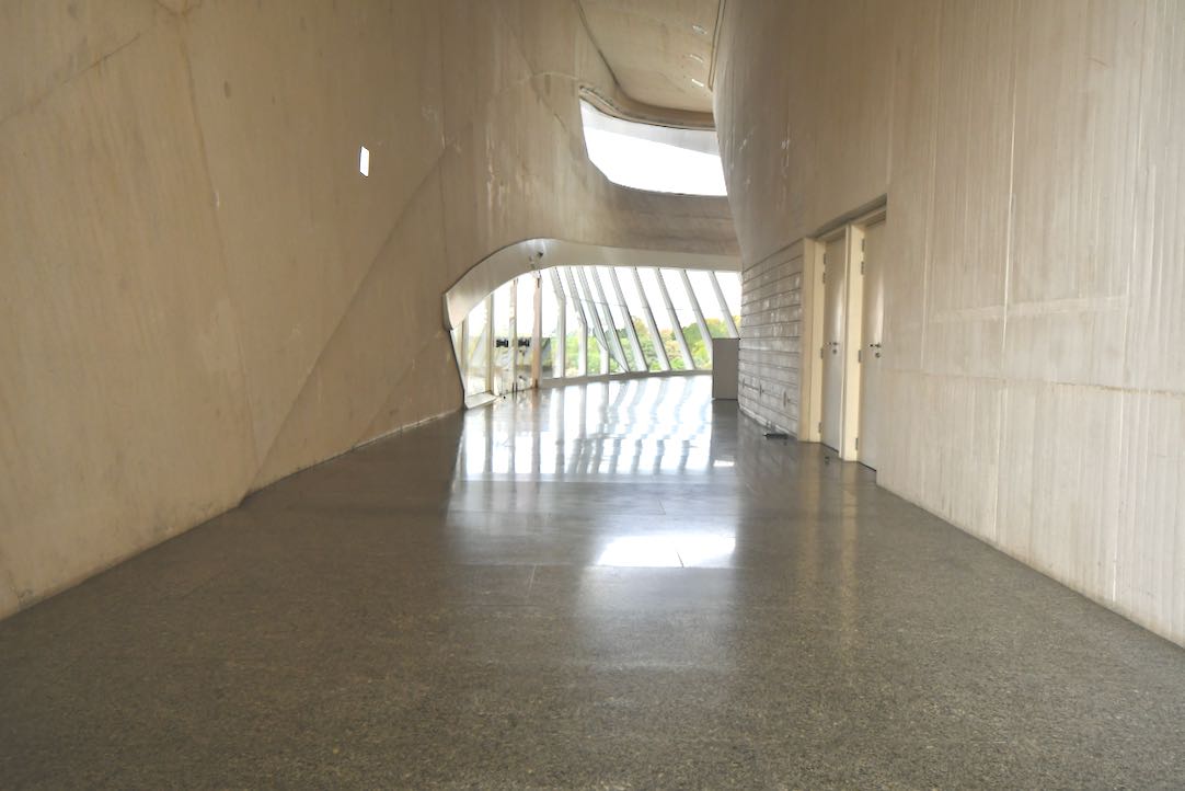 Pasillos / vestíbulo anexos a la puerta de la Sala