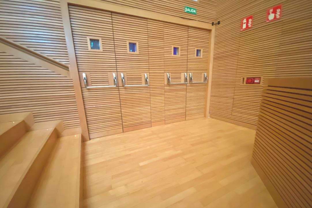 Puertas de salida de la Sala