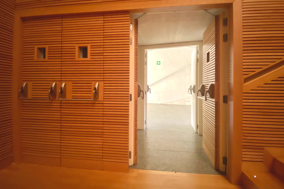 Puertas de salida de la Sala