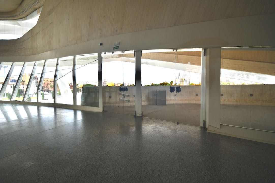 Puertas de acceso a Sala desde Escaleras