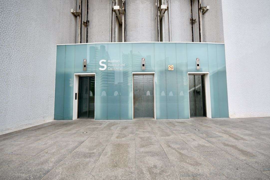 Acceso a los ascensores en Planta Baja