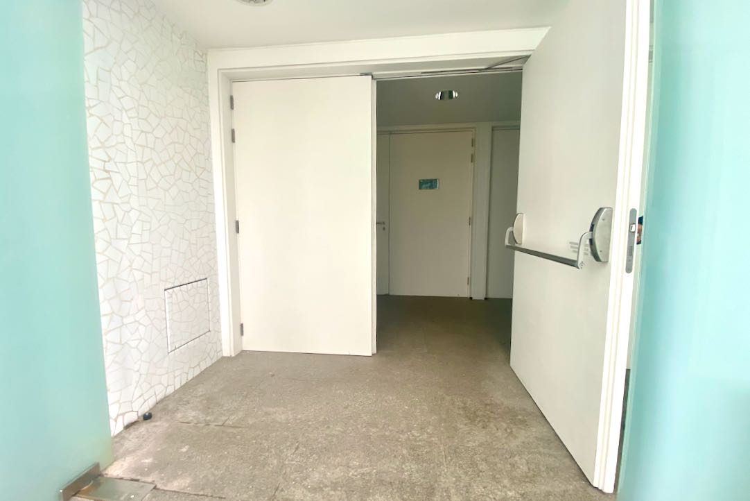 Sistema de doble puerta. Puerta exterior