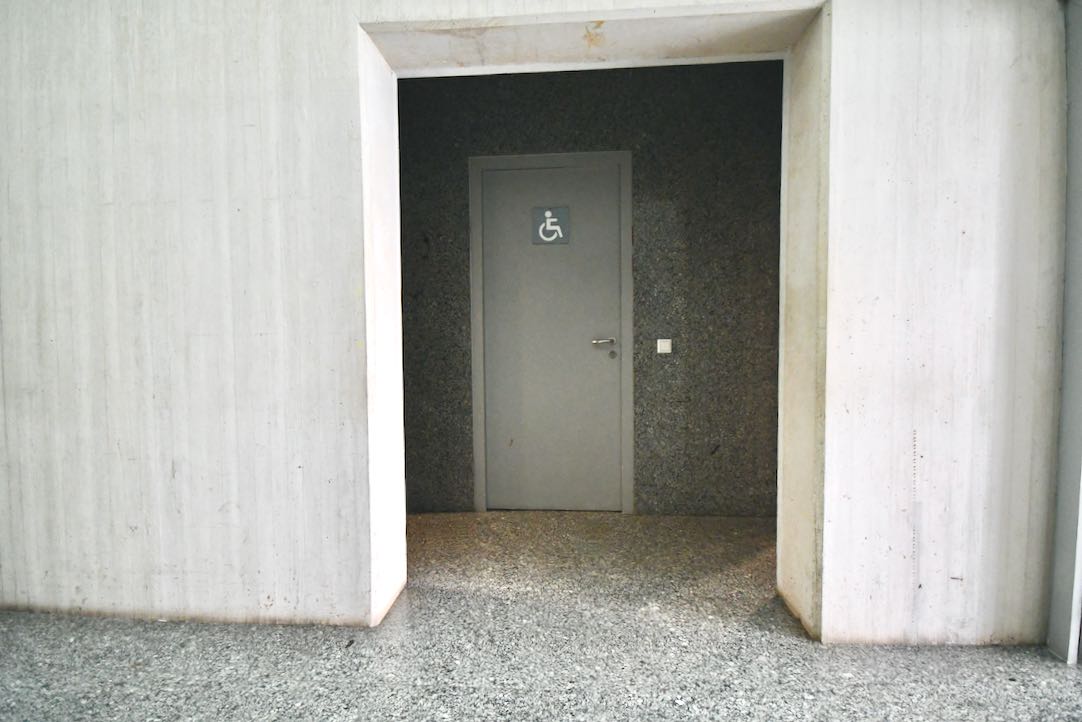 Puerta del aseo para PMR