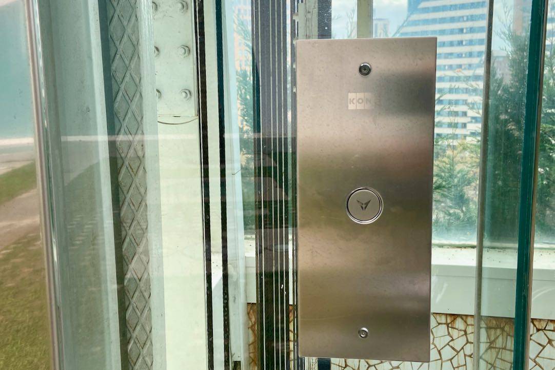Botonera de llamada en planta