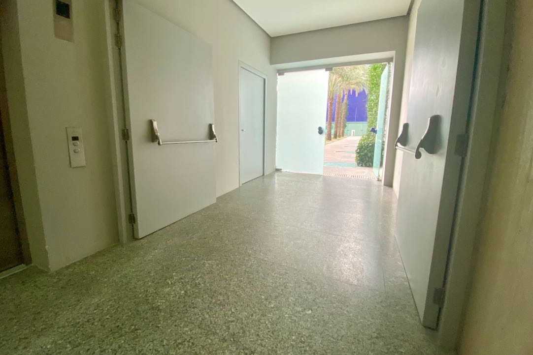 Vista interior del sistema de doble puerta