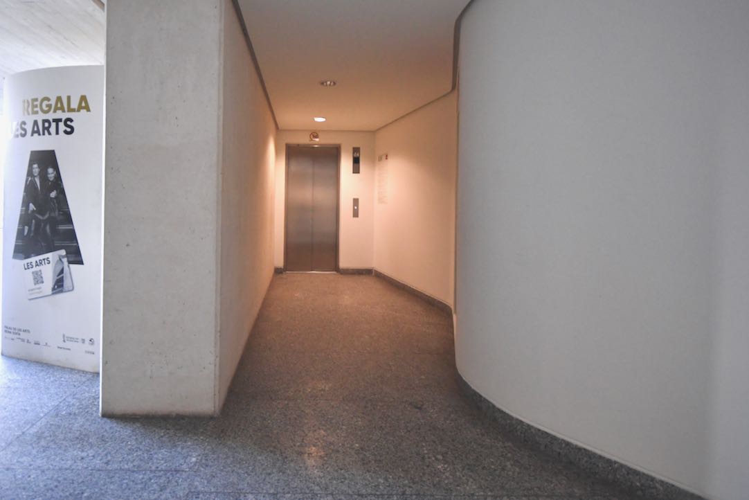 Acceso a ascensor desde Vestíbulo Principal. Platea Baja
