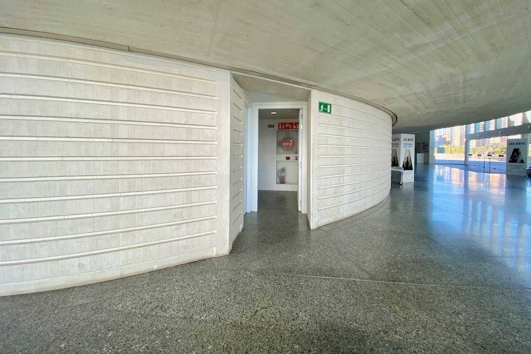 Acceso a aseos de hombres desde el Vestíbulo Principal (Platea Baja)