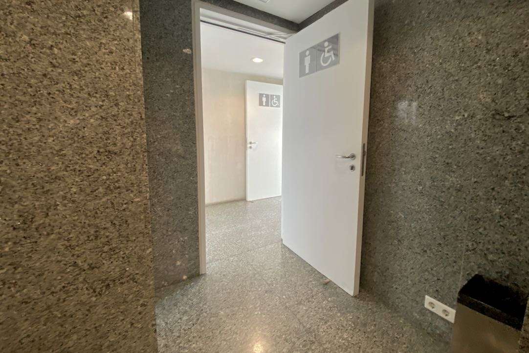Puerta Interior Aseos de hombres (Platea Baja)