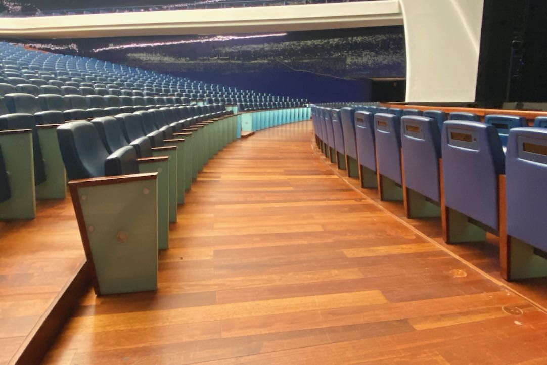 Pasillo principal de la Platea Baja