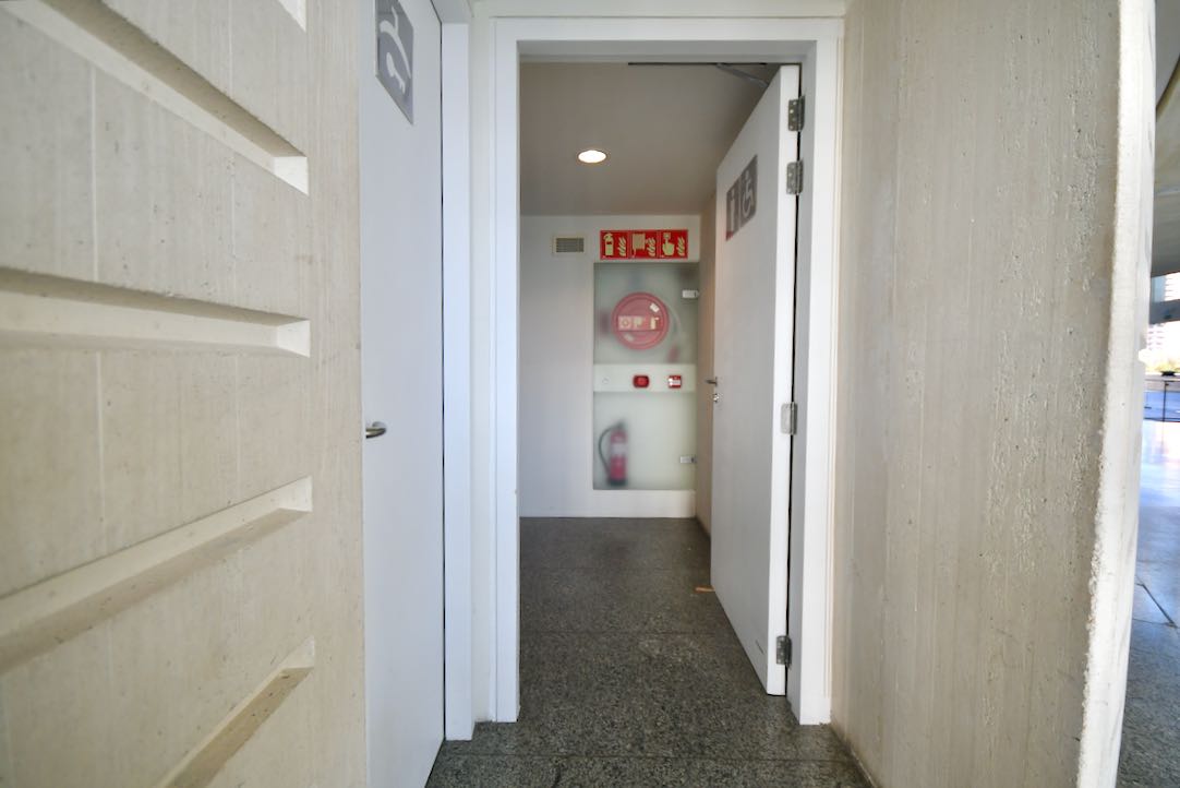 Puerta Exterior Aseos de hombres (Platea Baja)