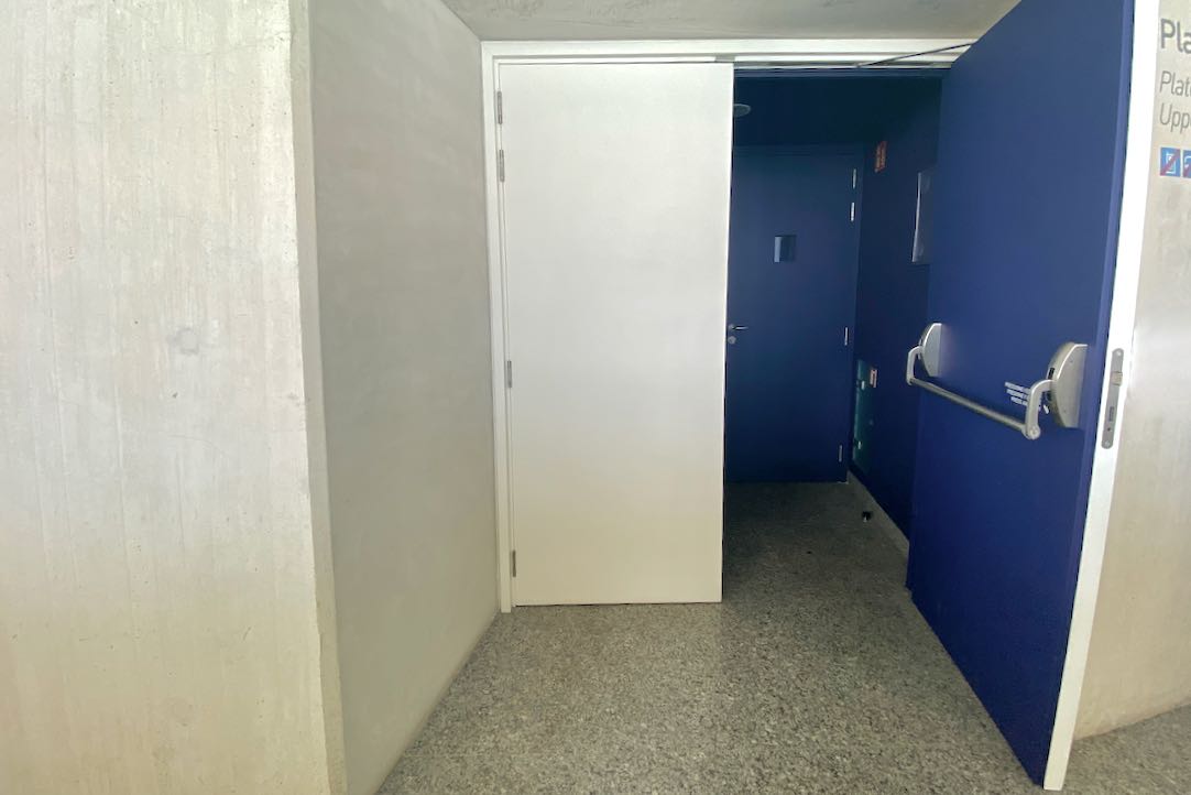 Acceso a Platea Alta desde Pasillo Exterior (puertas centrales)