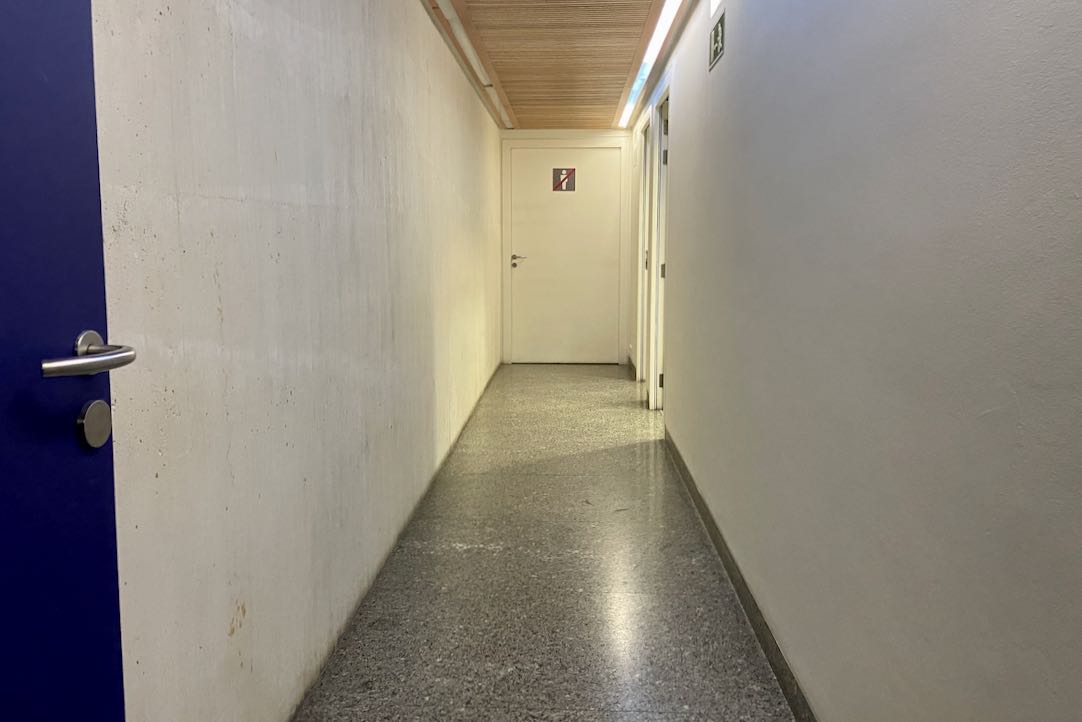 Acceso desde Sala Principal a los aseos de la Platea Alta