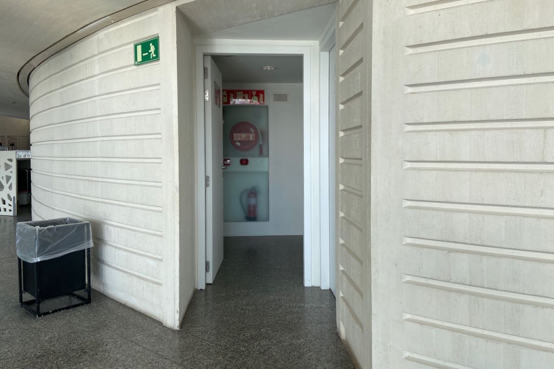Puerta Exterior Aseos de mujeres (Platea Baja)