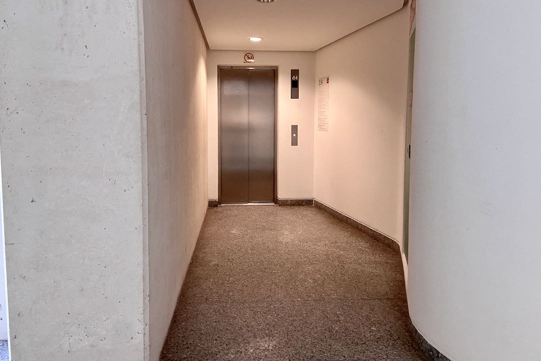Acceso a ascensor desde Vestíbulo Principal. Platea Baja