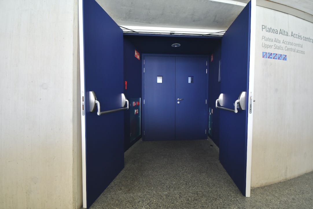 Acceso a Platea Alta desde Pasillo Exterior (puertas centrales)