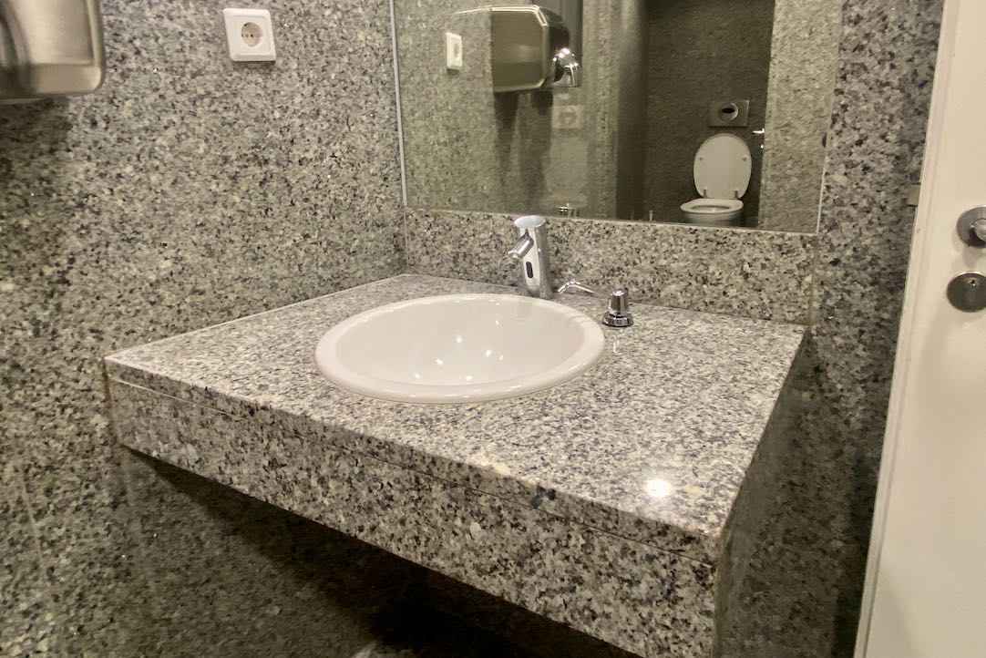 Lavabo del aseo común de mujeres (Platea Alta)