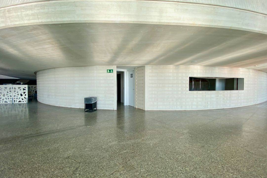 Acceso a aseos de mujeres desde el Vestíbulo Principal (Platea Baja)