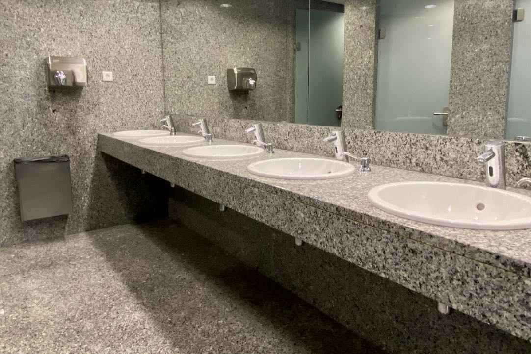 Lavabos comunes del aseo de mujeres (Platea Baja)