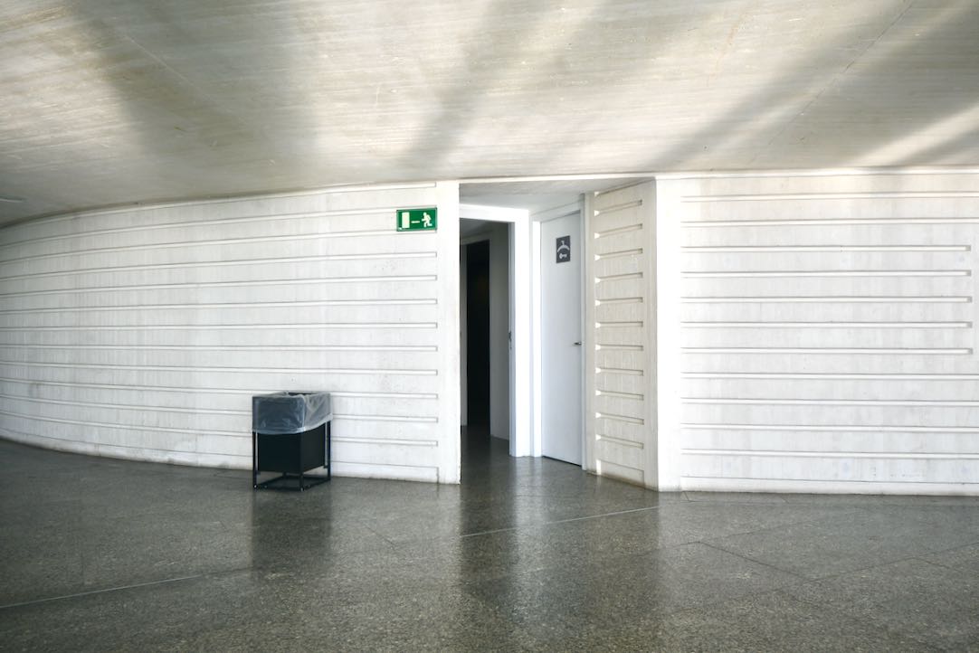 Acceso a aseos de mujeres desde el Vestíbulo Principal (Platea Baja)
