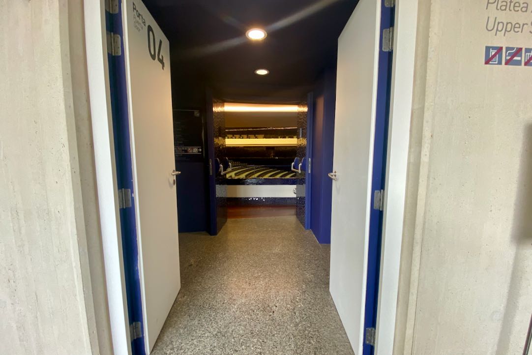 Acceso a Platea Alta desde Pasillo Exterior (puertas laterales)
