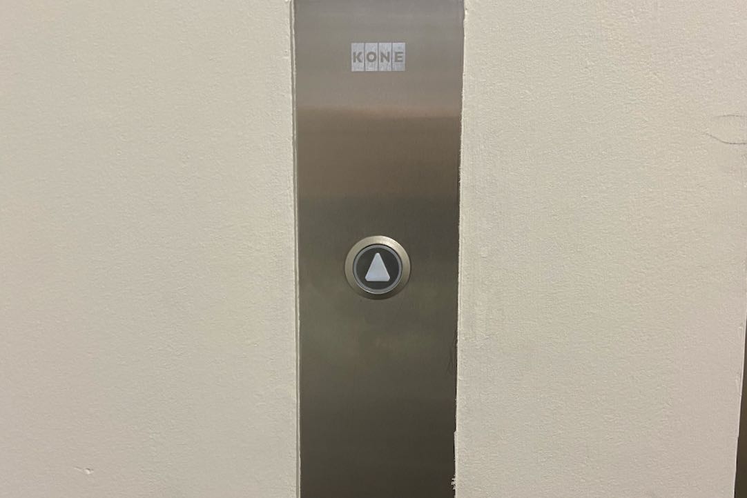 Botonera de llamada en planta