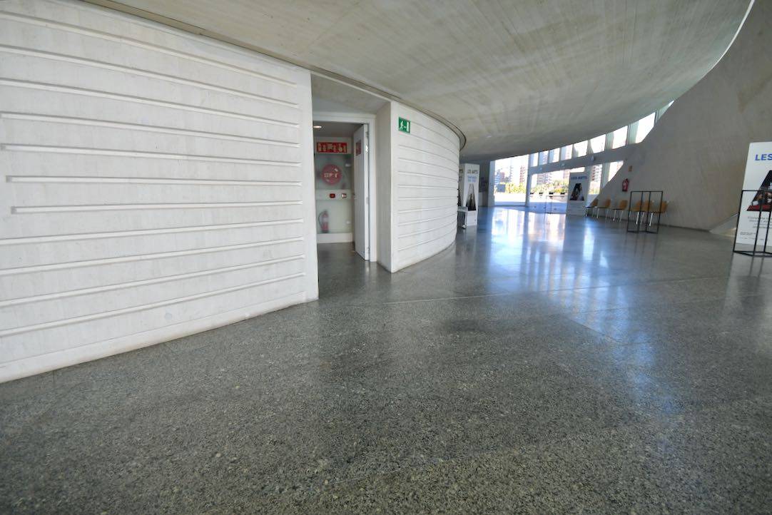 Acceso a aseos de hombres desde el Vestíbulo Principal (Platea Baja)