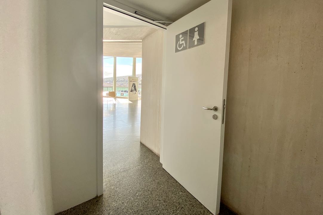 Puerta Exterior Aseos de mujeres (Platea Baja)