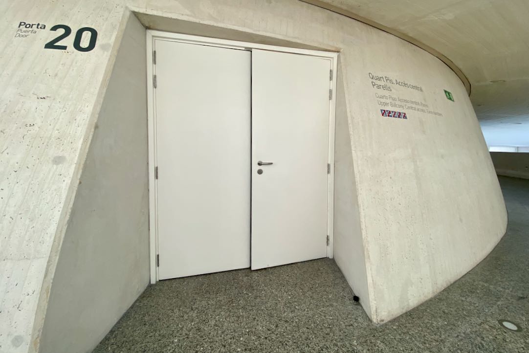 Acceso a localidades de pisos superiores
