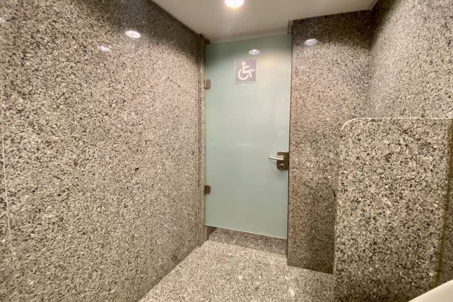 Puerta del aseo para PMR