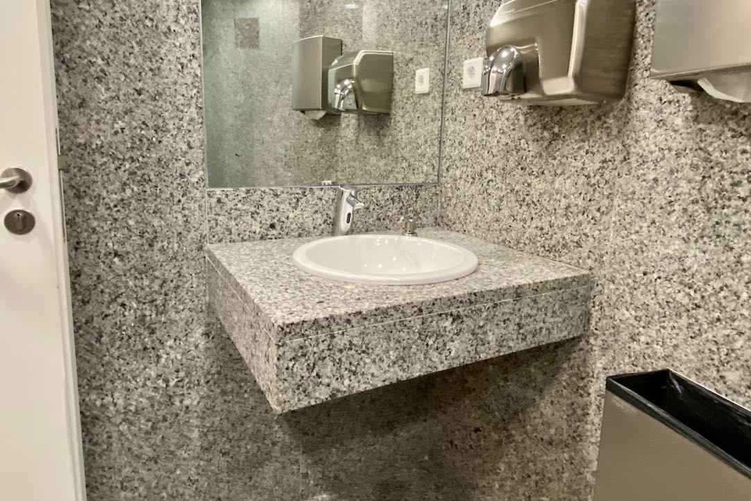 Lavabo del aseo común
