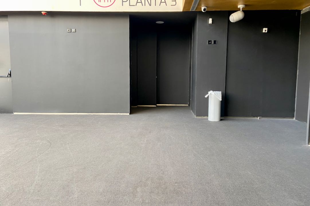 Acceso a los aseos. Vestíbulo planta 2