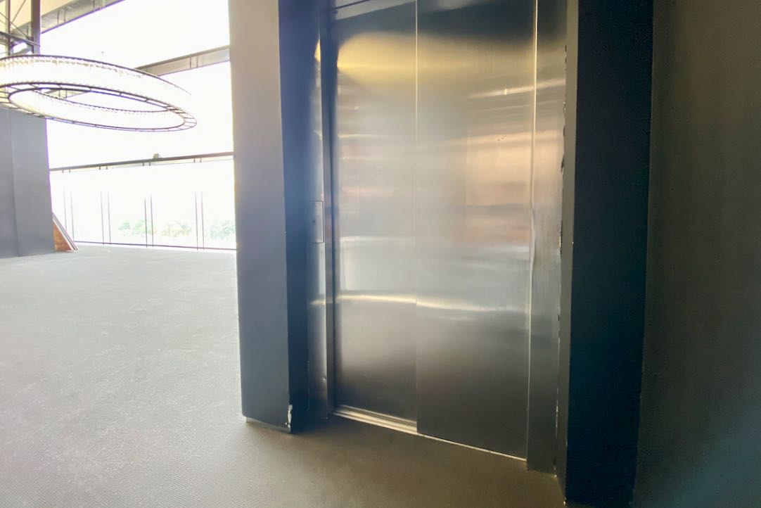 Puerta de acceso cabina 