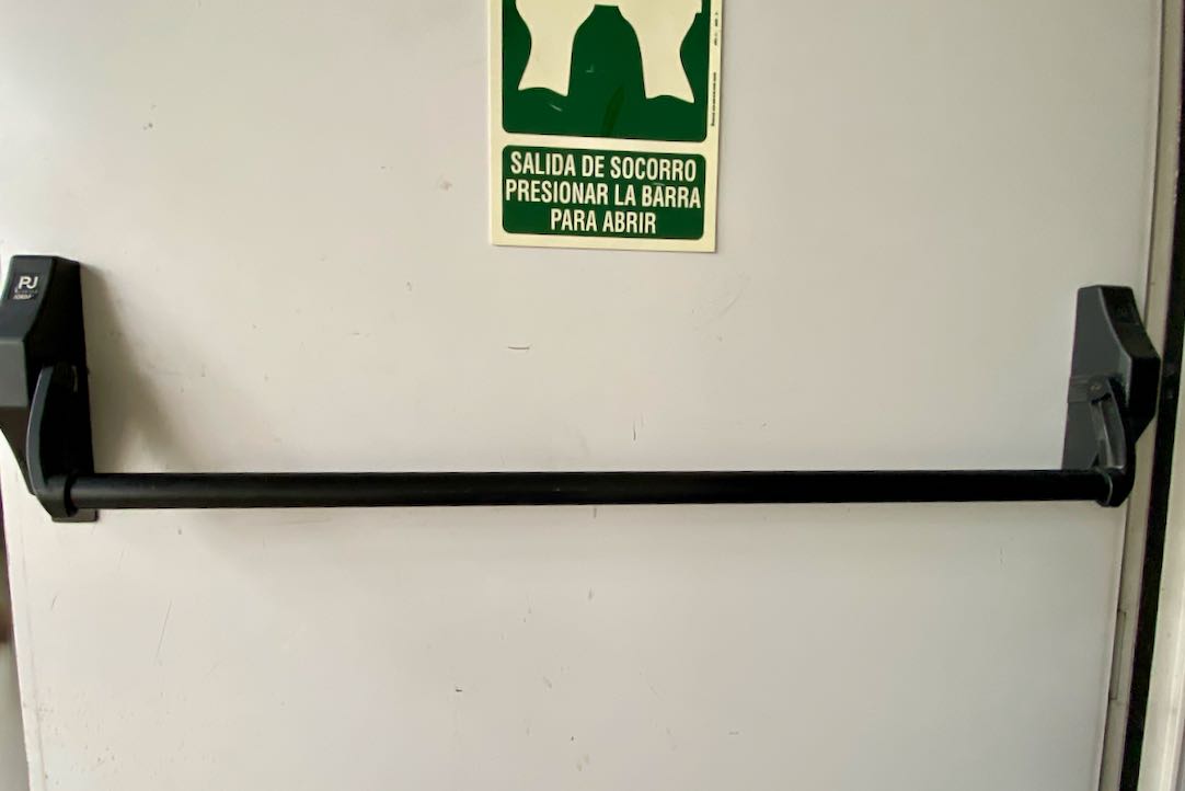 Puerta de acceso a planta. Mecanismo Interior