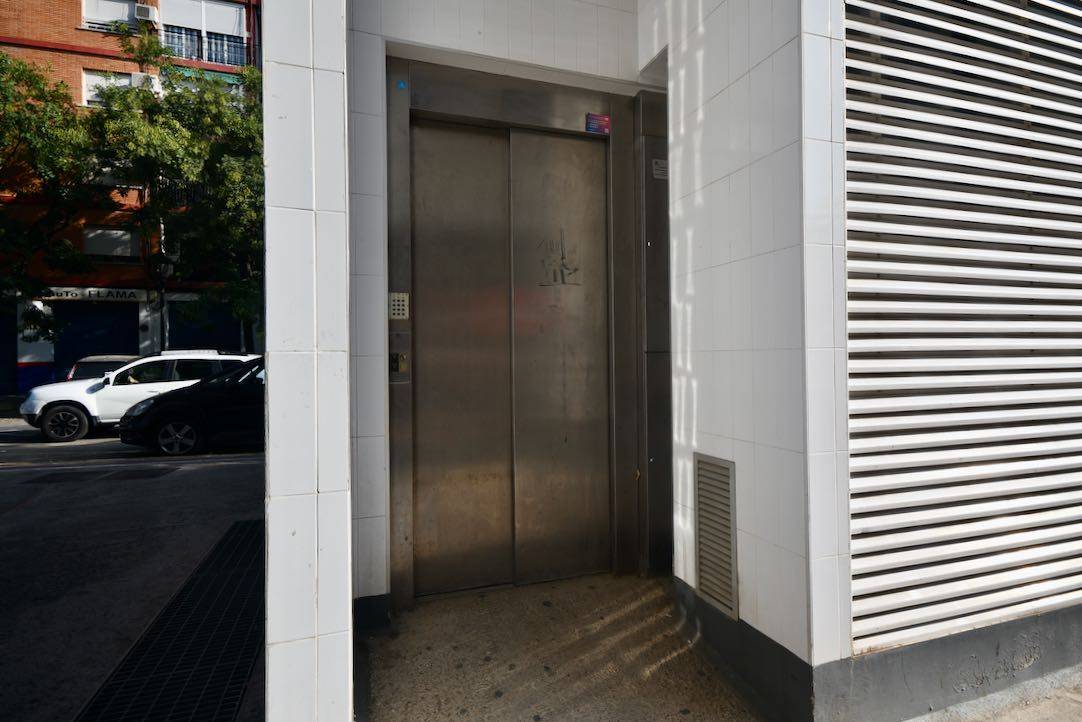 Acceso en planta. Nivel calle