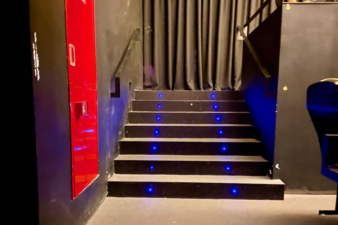 Escalera de acceso a Localidades Laterales Impares