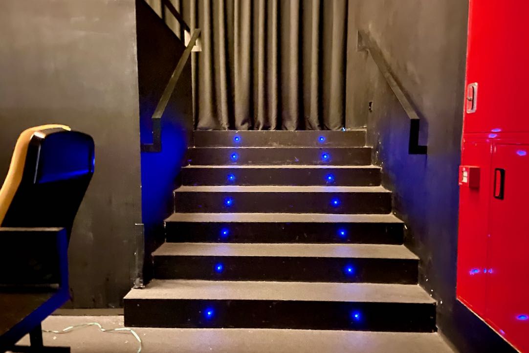 Escalera de acceso a Localidades Laterales Pares