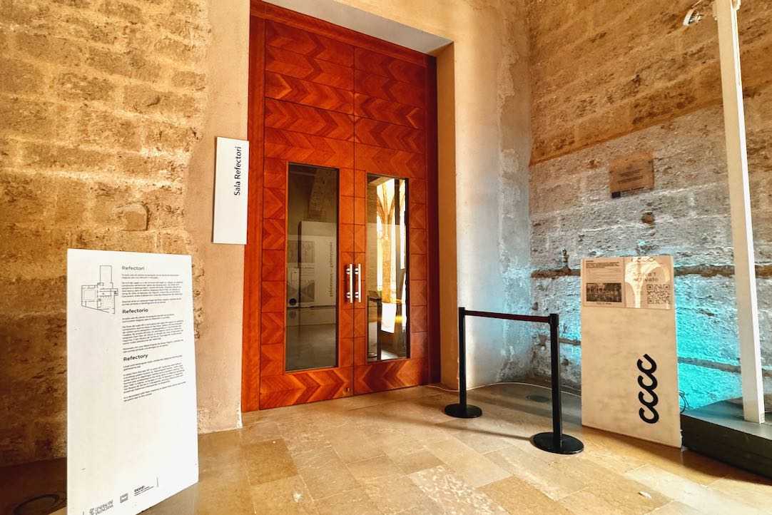 Sala Refectori. Puerta de acceso principal