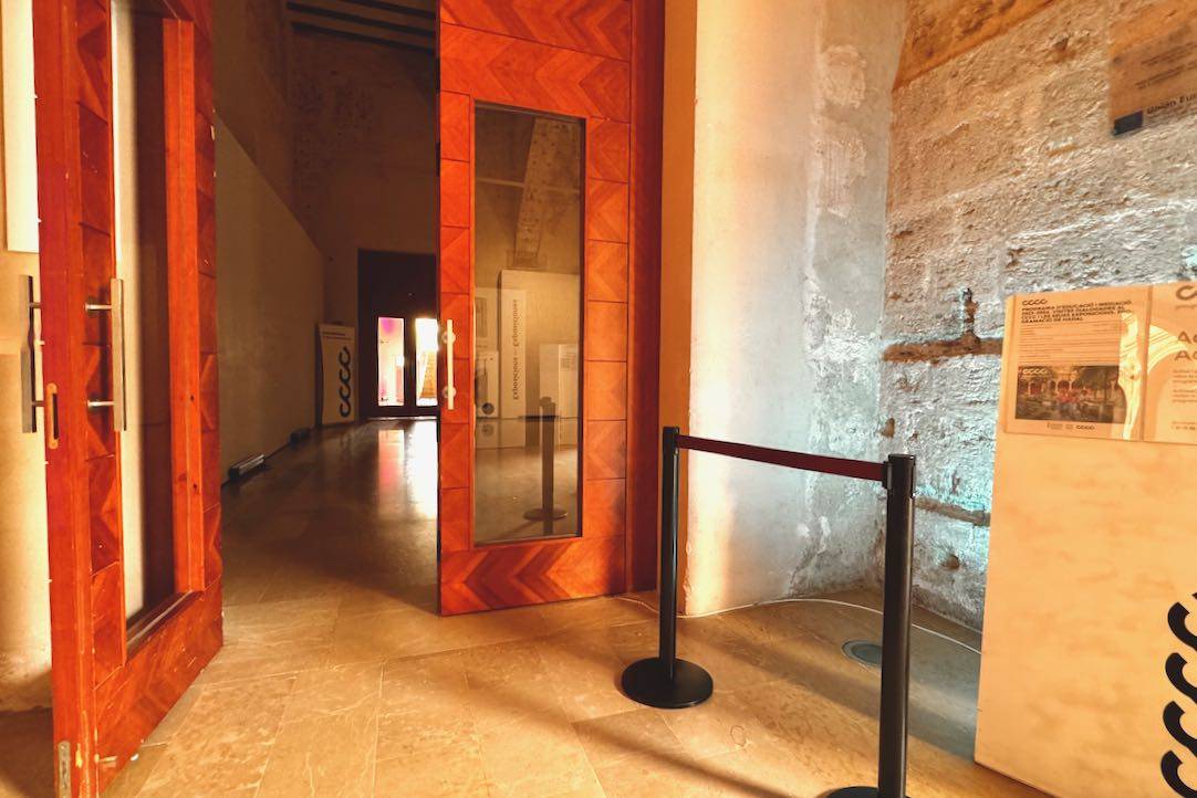Sala Refectori. Puerta de acceso principal