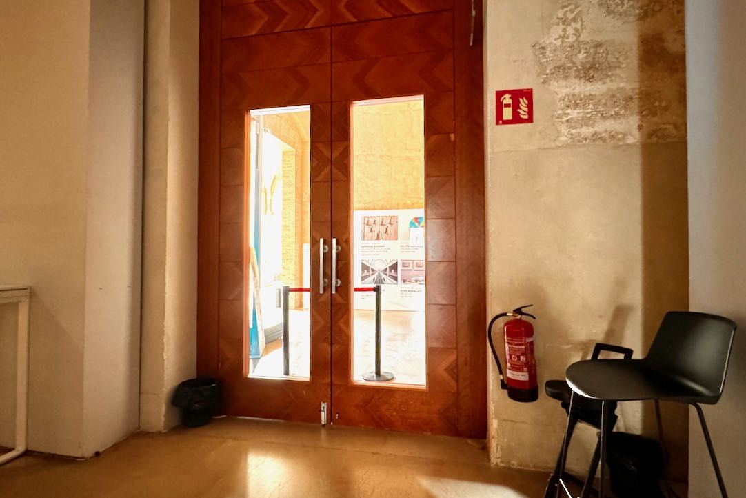 Sala Refectori. Puerta de acceso / salida