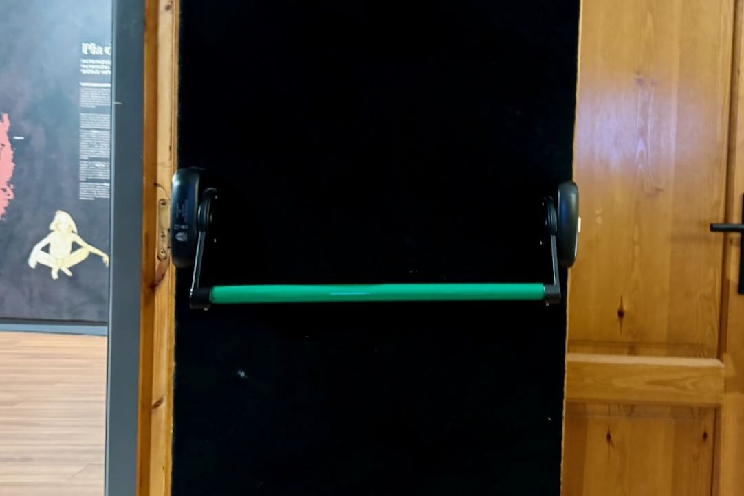 Puerta de acceso a la sala