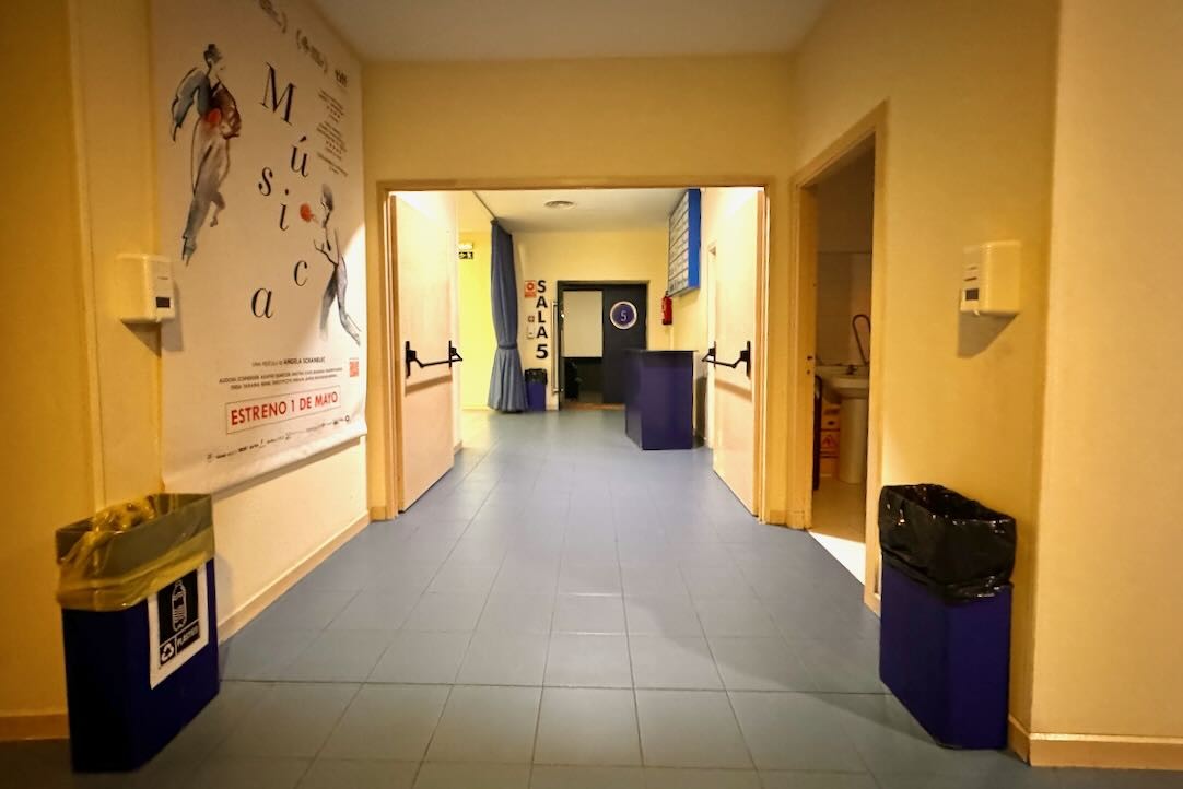 Pasillo de acceso a salas