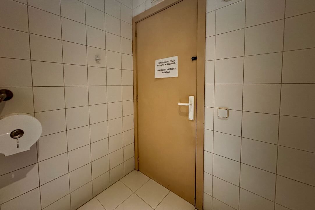 Puerta del aseo accesible