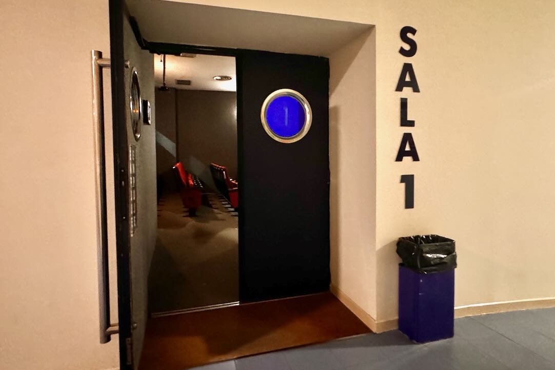 Sala 1. Puerta de Acceso y Salida