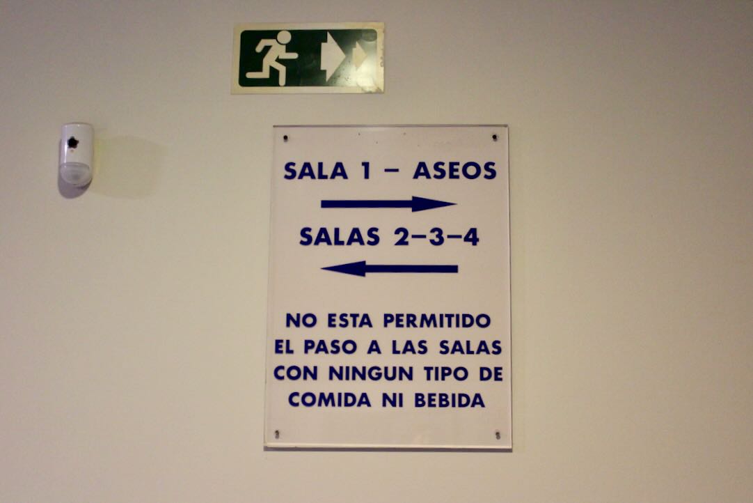 Señalización de localización de salas y aseos