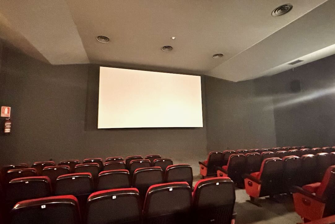 Visión de Pantalla. Espacios para las PMR en silla de ruedas (Filas 5-6)