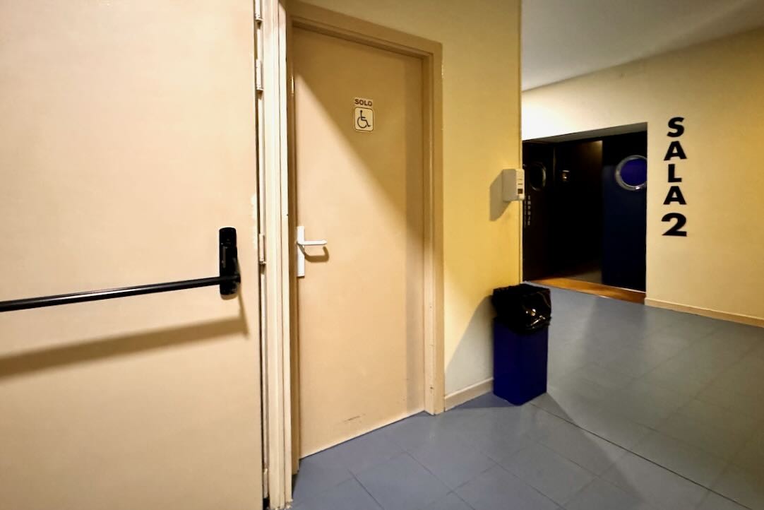 Puerta del aseo accesible