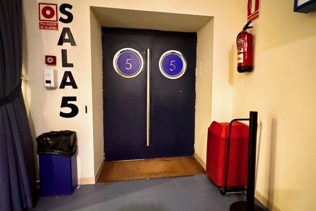 Sala 5. Puerta de Acceso y Salida