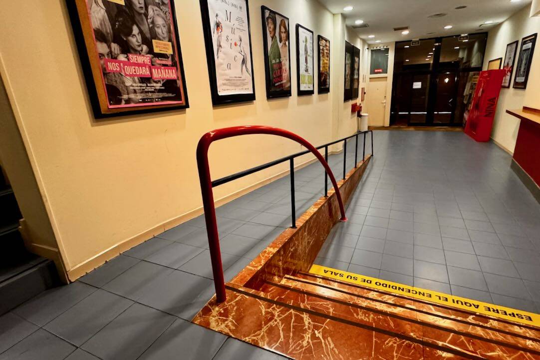 Rampa del vestíbulo. Acceso a salas