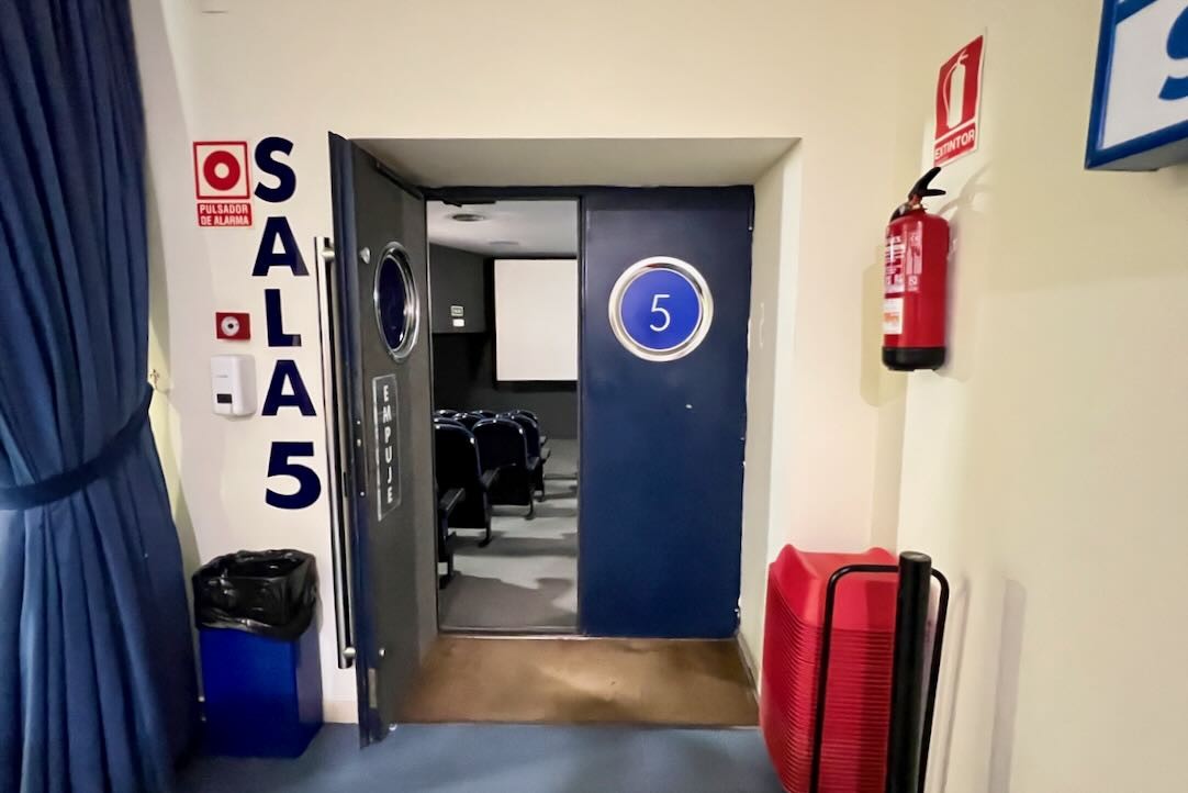 Sala 5. Puerta de Acceso y Salida